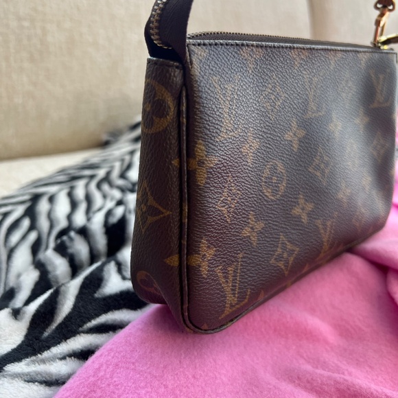 Louis Vuitton Pochettte - Picture 2 of 5